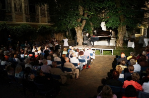 Open Air Schloss Puchberg.jpg